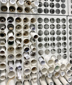 Traitement documentaire du Vaucluse - Etagère de plans en rouleau