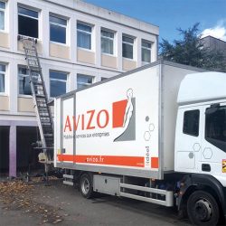 Groupe scolaire La Bernadière à St-Herblain-Transfert, positionnement camion avizo et monte-meubles