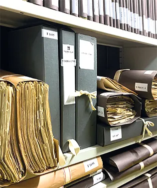 Rayonnage de fonds d'archives départementales des Hautes Alpes