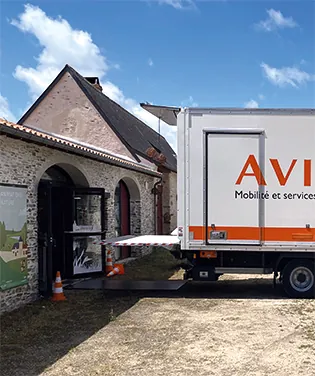 déménagement professionnel à la médiathèque de Carquefou - diapo camion et batiment