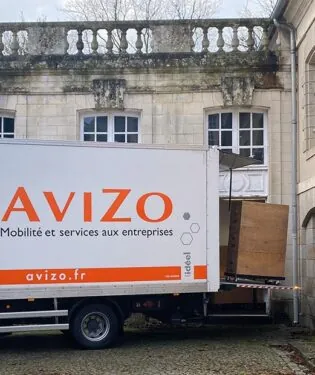 Camion avizo lors du transfert des archives départementales de Lorient