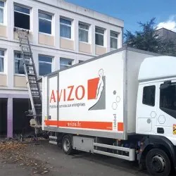 Groupe scolaire La Bernadière à St-Herblain-Transfert, positionnement camion avizo et monte-meubles