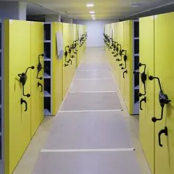Archives départementales des Alpes de Haute Provence - Armoires en attente de stockage